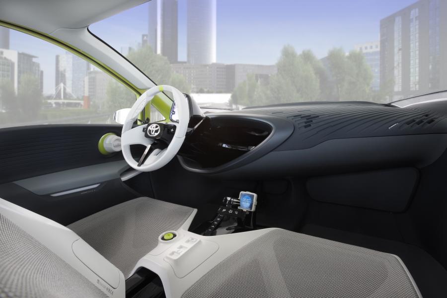 Торпедо Toyota FT-CH Concept 2010 года  (фото 18 из 38)